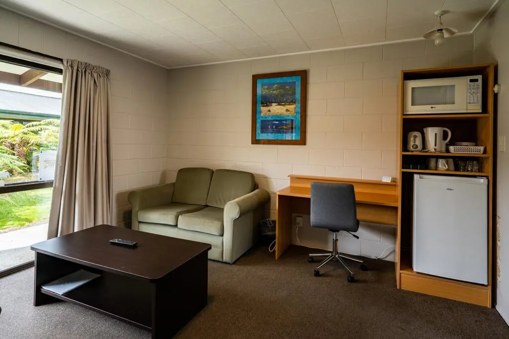 family-room-1500-lounge