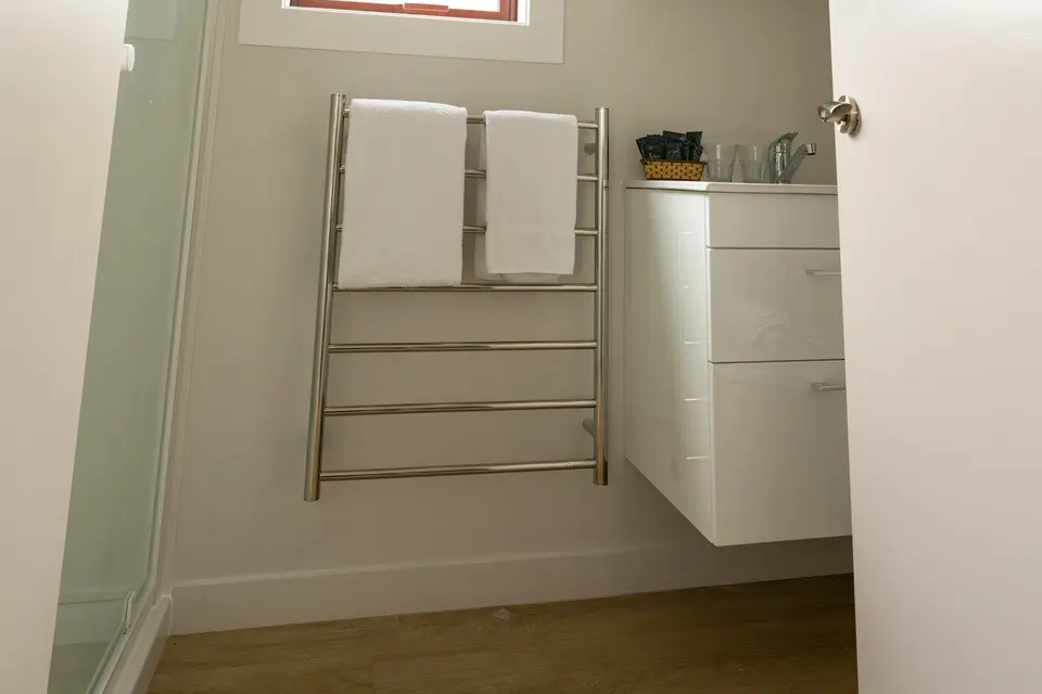 miners-row-bathroom-standard-unit