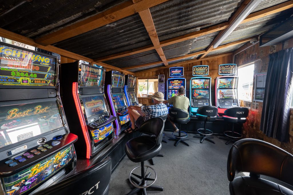 Pokies room at Dawson's Hotel Reefton