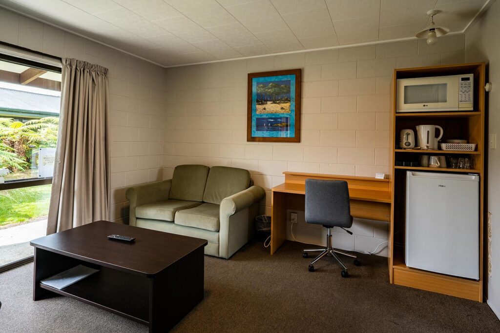 family-room-1500-lounge