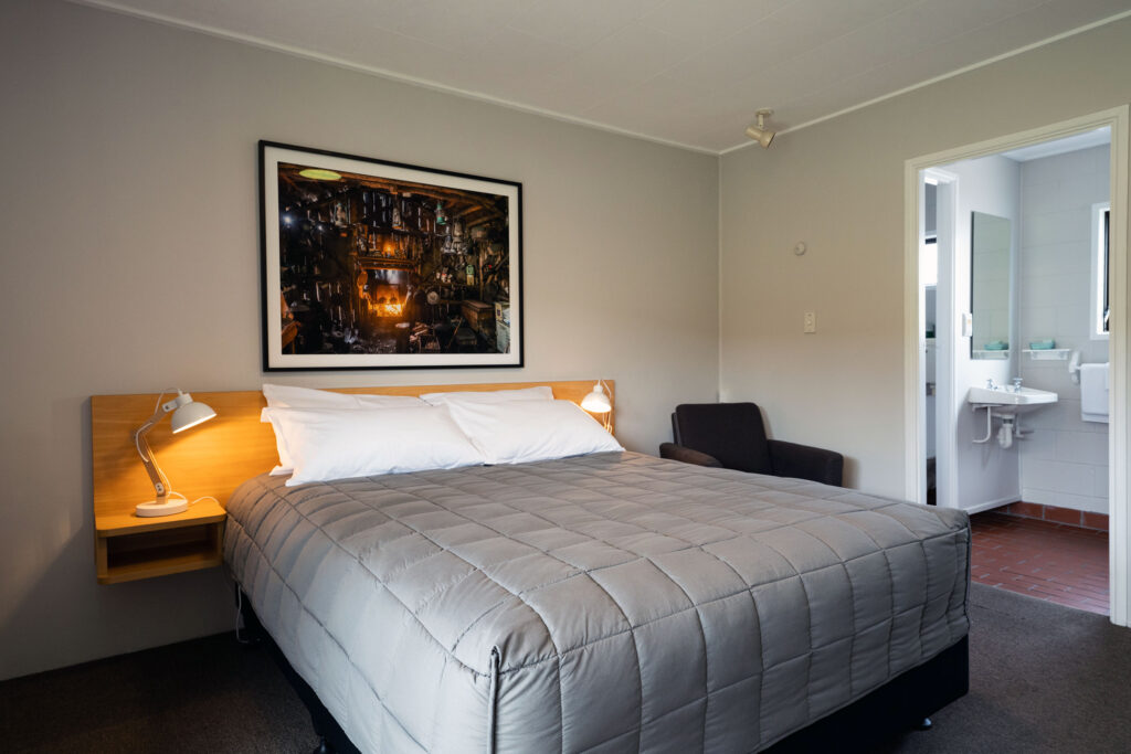 queen-room-full-size